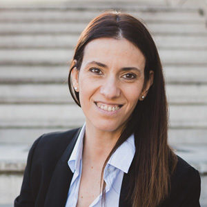 farmaval-cristina-840x1024 5 iVector Soluciones Tecnológicas informática para empresas, paginas web, seguridad, nube privada, alojamiento, gestión, servicios informáticos