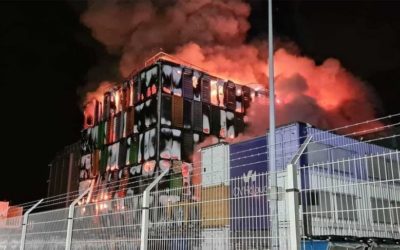 Arde un edificio del mayor servicio de alojamiento de Europa y tercero del mundo.